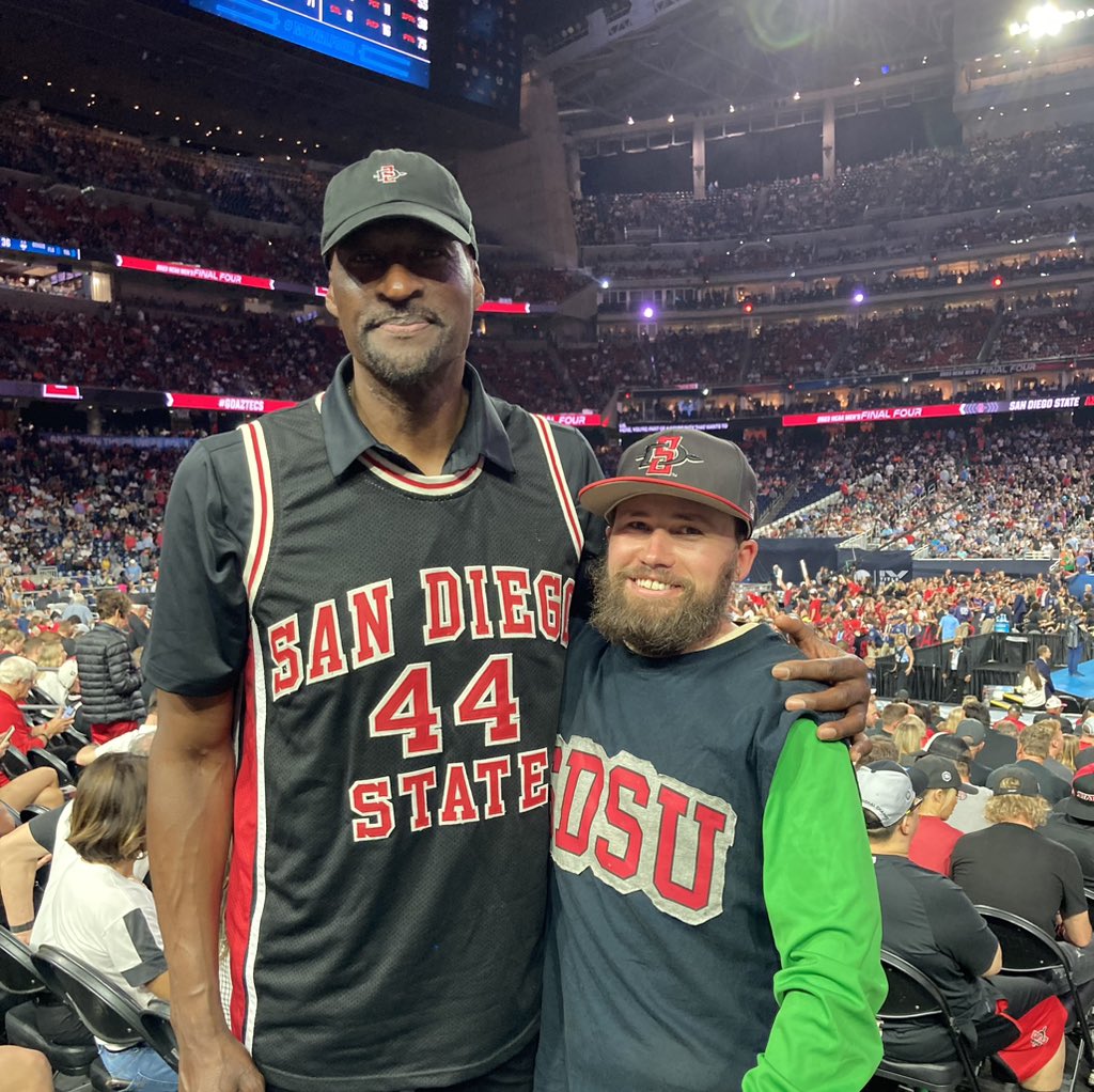 BeauVBearden's tweet image. One more legendary Aztec who just happens to work in the Sooner State with me. #AztecsForLife