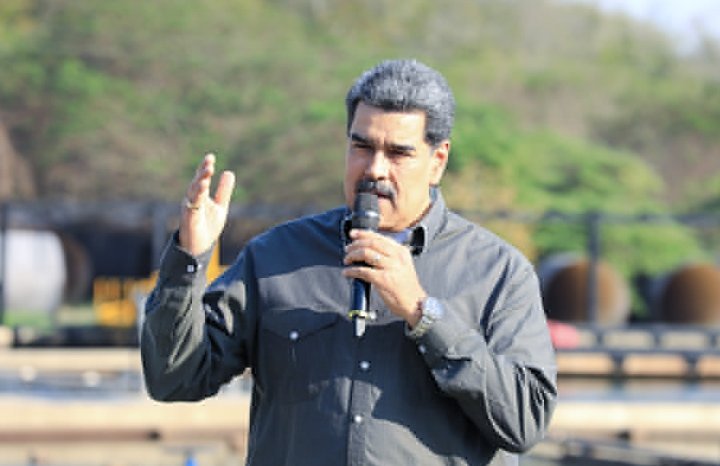 RossRojas (@rosyrojas100) on Twitter photo #SemanaMayorEnFamilia
<a href="/NicolasMaduro/">Nicolás Maduro</a>: A los corruptos los vamos a detener, caiga quien caiga. Convoco al pueblo a esta gran batalla que estamos dando por los valores, en contra de la corruptela, de las mafias, de la indolencia. #SemanaMayorEnFamilia
<a href="/NicolasMaduro/">Nicolás Maduro</a>: A los corruptos los vamos a detener, caiga quien caiga. Convoco al pueblo a esta gran batalla que estamos dando por los valores, en contra de la corruptela, de las mafias, de la indolencia.