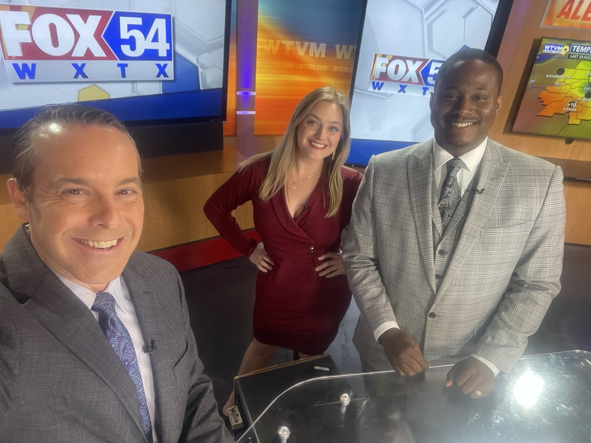 Eggcellent way to start Easter week with this pair filling in alongside me on @WXTX54 Fox news at 10. The same trio, J&J + E, is back tomorrow night too. @JamesGilesWTVM @weatherusch @wtvmweather