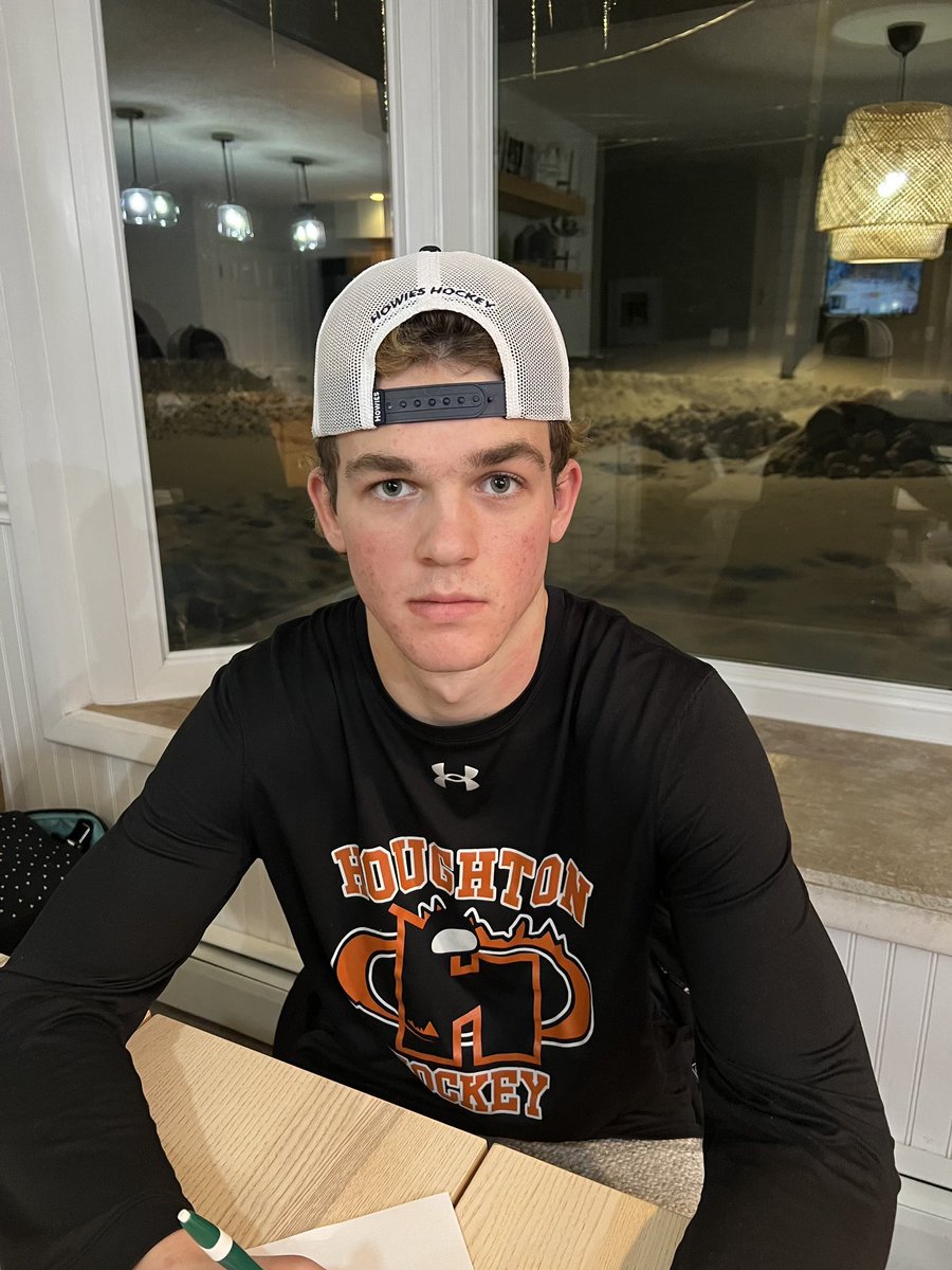 Tender alert! The Windigo have signed Camden Markham to an NAHL tender. The 6’1” forward is from Houghton, MI, and played hockey this past season for the 18U Wisconsin Windigo in the NAPHL Fall League and Houghton High School. Welcome to the Windigo, Cam.