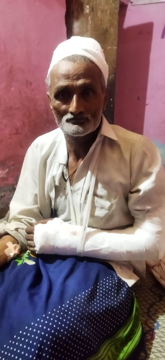 <a href="/agrapolice/">POLICE COMMISSIONERATE AGRA</a> महोदय आगरा के थाना ताजगंज क्षेत्र में प्राथी श्रीकिशन व प्राथी के परिवार पर जितेंद्र,सुनील,अमित S/O कालीचरण ने अपने अन्य साथियों के साथ मिलकर जान से मारने की नियत से लोहे की रॉड व लाठी डंडों से हमला कर दिया।
#गाडगे_यूथ_ब्रिगेड 
<a href="/Uppolice/">UP POLICE</a> <a href="/dgpup/">DGP UP</a>