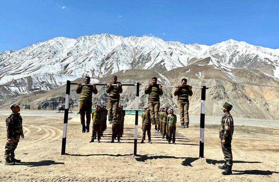 firefurycorps's tweet photo. Second batch of 50 Special Police Officers of Kargil Police completed basic training organised by #ForeverinOperations Division. Capability development and promoting synergy between the #IndianArmy and Ladakh Police.
@adgpi 
@NorthernComd_IA 
@lg_ladakh 
@IgpLadakh https://t.co/E5wma5nFYX
