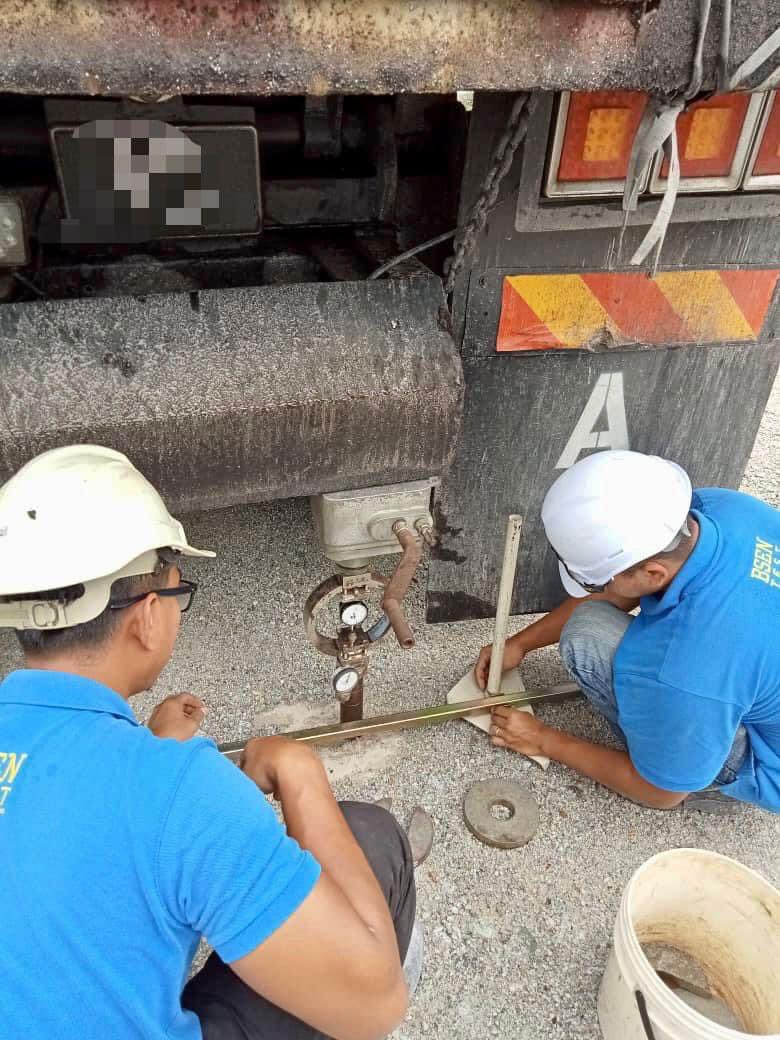 IPMEnquiry's tweet photo. CBR test for road construction. π£οΈπ£οΈ
#ipmprofessionalservices #engineeringconsultant #structuralconsultant #CBRtest #roadpavement #pavementthickness #subgradestrength #soilsurface https://t.co/vdWfeRVCmM