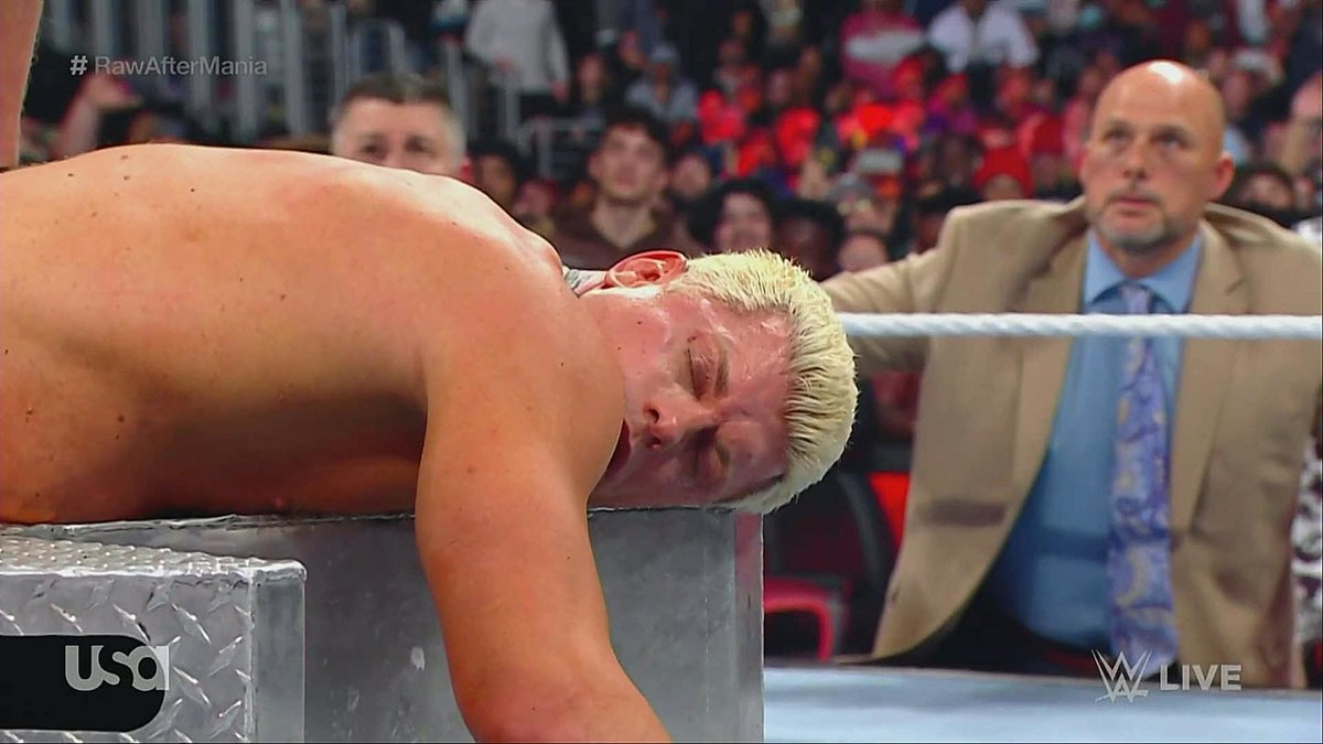 How do you rate tonight's #WWERAW?