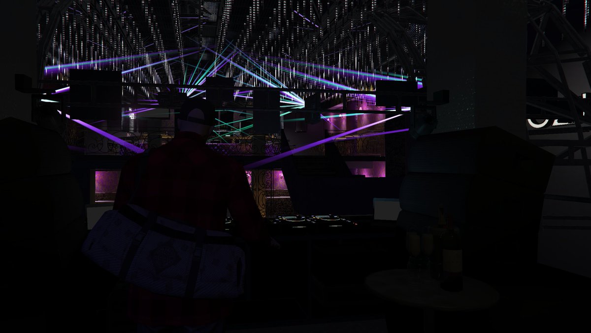 Septekon666's tweet photo. DJ Shade is dropping mad beats at club Galaxy! in @PHOENIXRPSERVER https://t.co/bRVhFLgfXG