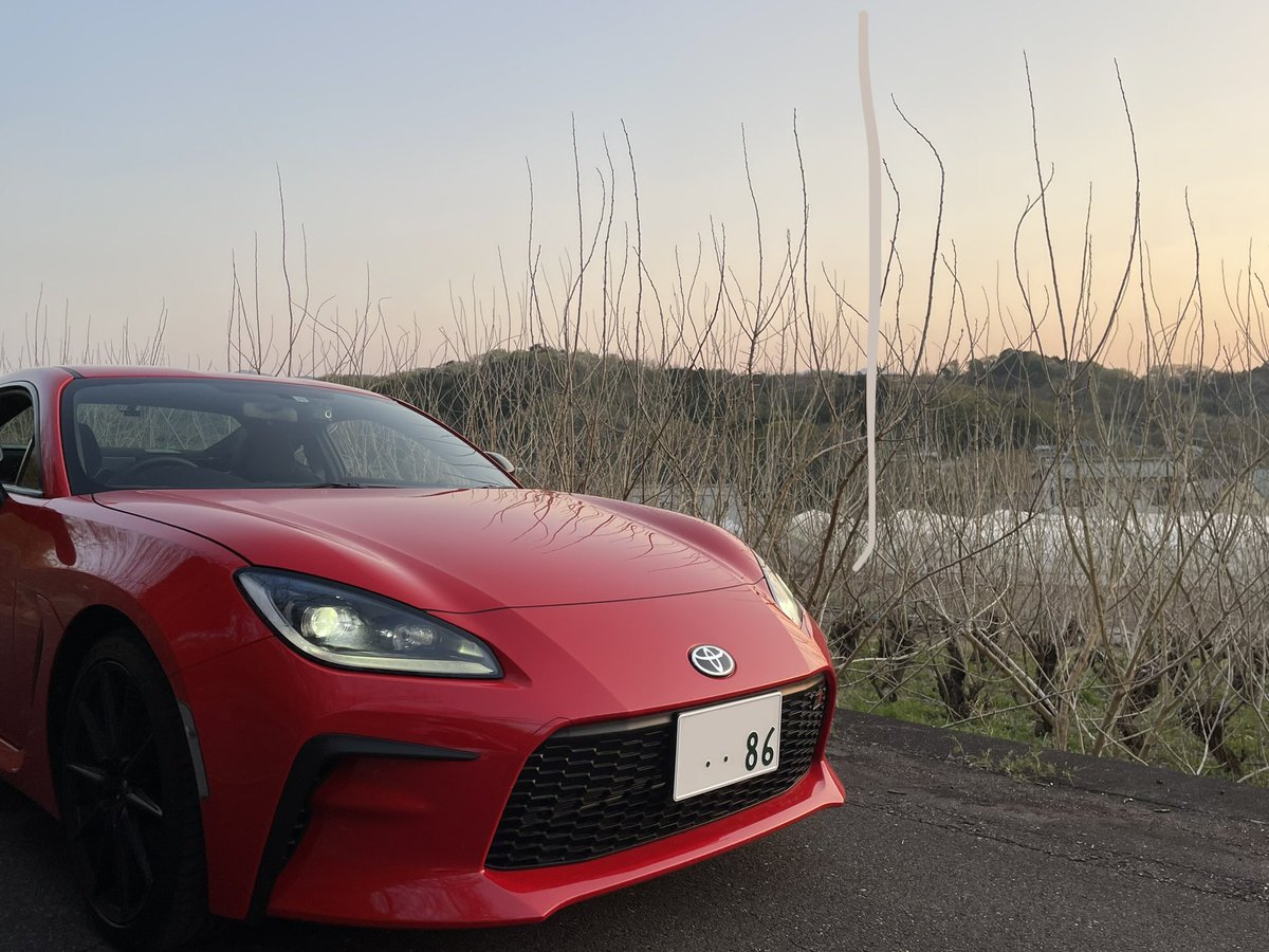 2日前にGR86 RZ を納車しました🚗
 ナンバープレートは、自分の誕生日も
8月6日なので、シンプルに86です。

坂道発進苦手なので、後ろ詰めないで下さい😊

 #GR86
 #納車
 #Toyota