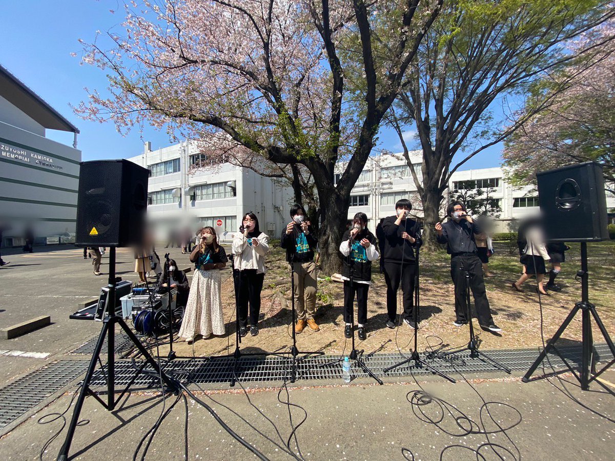 SEO100428's tweet photo. こんにちは、アカペラサークルSEOです🎤

新入生の皆さん❕ご入学おめでとうございます🌸

会場前での演奏を聴いてくださった方もいらっしゃるでしょうか❔📢

🎼 歌うのが好きな方
🎼 聴くのが好きな方
🎼 アカペラに興味がある方

ぜひアカペラサークルSEOにお越し下さい🎶

#春から白鴎
#春から白鷗 https://t.co/09QYTJa7dA