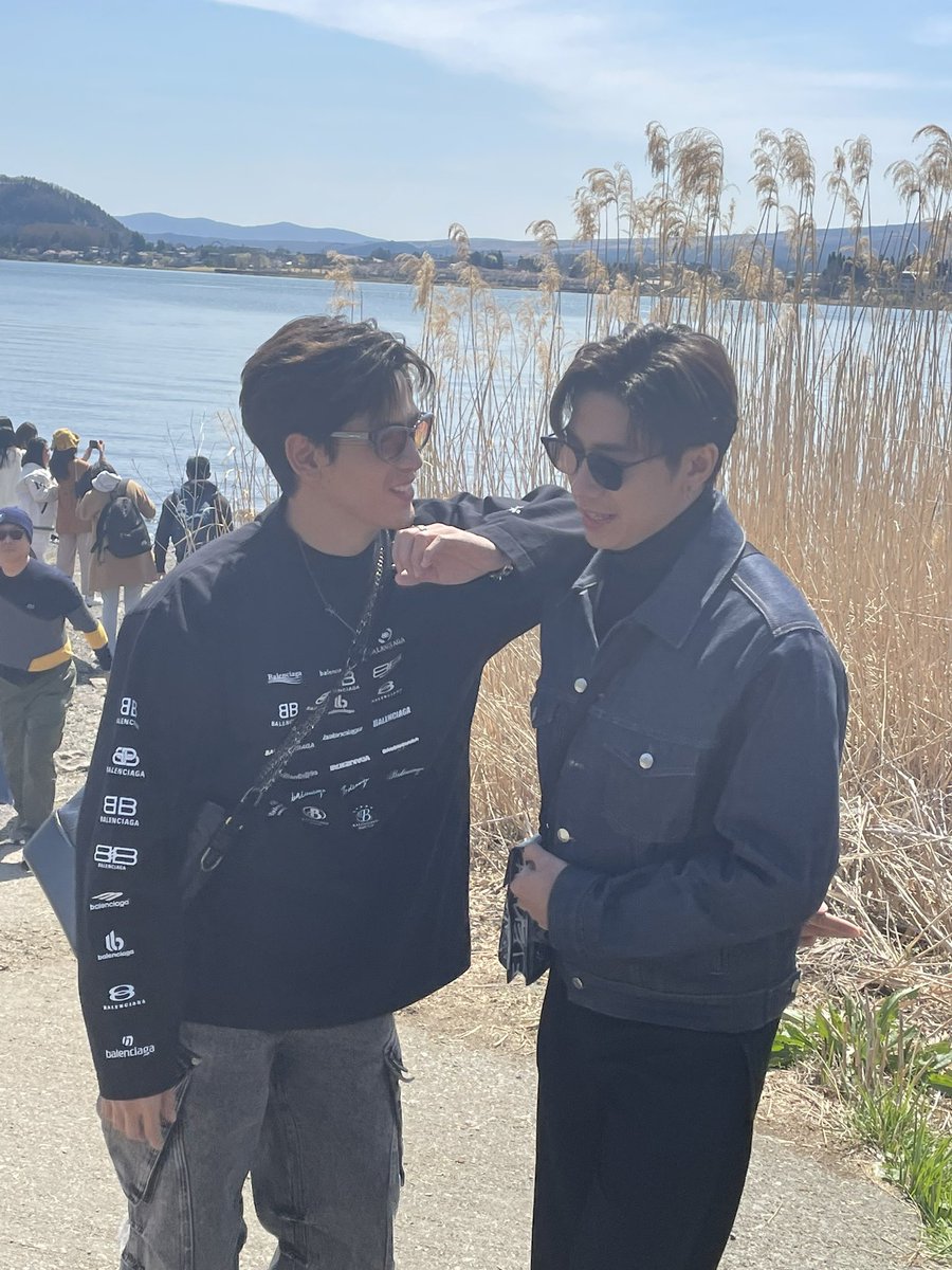 chotmongkhansit's tweet photo. #TRAViZGOxJamFilm 
#JF_HelloTuesday 
#JamRachata 
#FilmThanapat 
โอ้ยเนอะเหนื่อยว่ะที่จะตามดูละทำงัยดีใจอยู่กับเธอไปละ🤟❤️รักเขา
#ขอบคุณเจ้าของรูปนะค่ะ
❤️🤟 https://t.co/7gpYfDGbA1