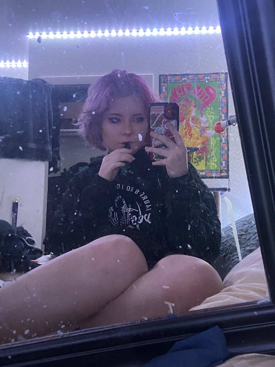 i look like a lil vampire :0