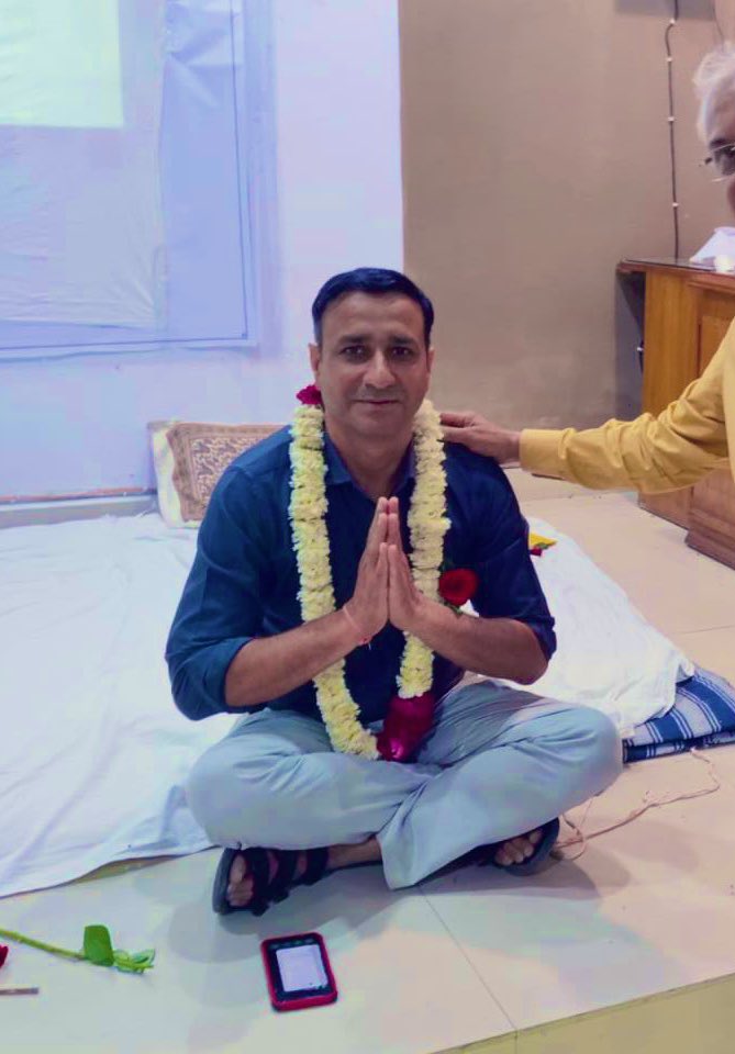 Roflindian's tweet photo. My colleague Dr Subhash Doot, a fine gastroenterologist, is in the third day of indefinite fast. Hope his penance yields desired results for the #RollbackRTH movement. 🙏🏻 https://t.co/6VushzHYqP