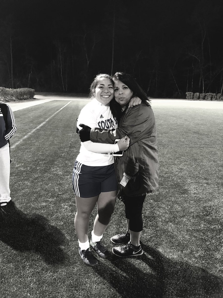 _emilllly4's tweet image. Today, God gained the most beautiful angel of all. Mama, you fought so hard for so long not once did you give up but continued to be the strongest women ever. You are truly the best mama and best friend a girl could ever dream of. Until I see you again my angel … 🤍