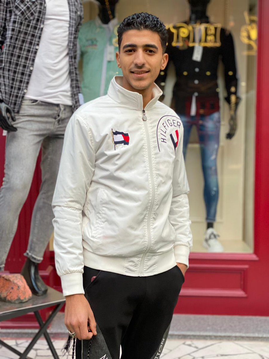 صار عندي يقين أن البشر من بعيد، أجمل..👌🏾🖤