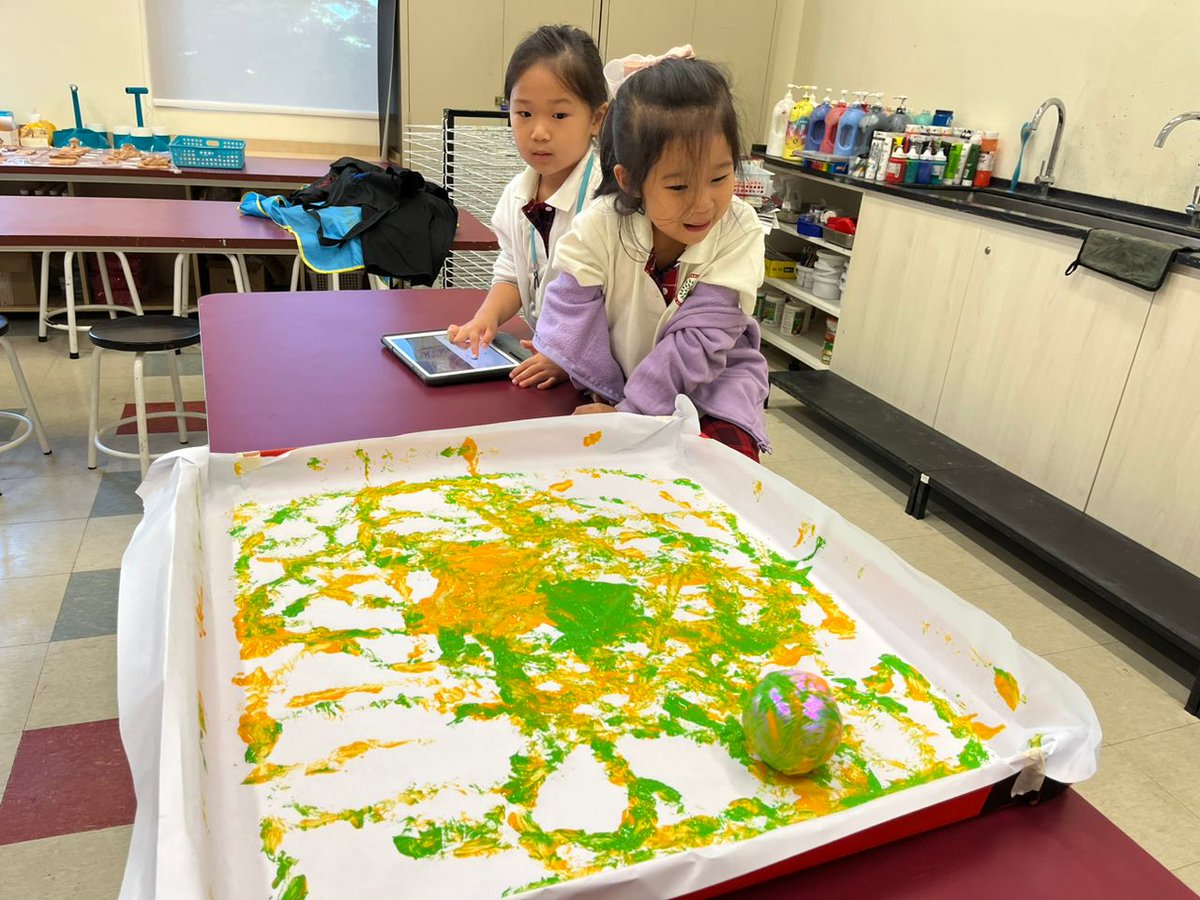 yesmsbbebs's tweet image. We made some Jackson Pollock style paintings using Sphero. Super fun! @SpheroEdu @HELPISKL #his_learning #year_1