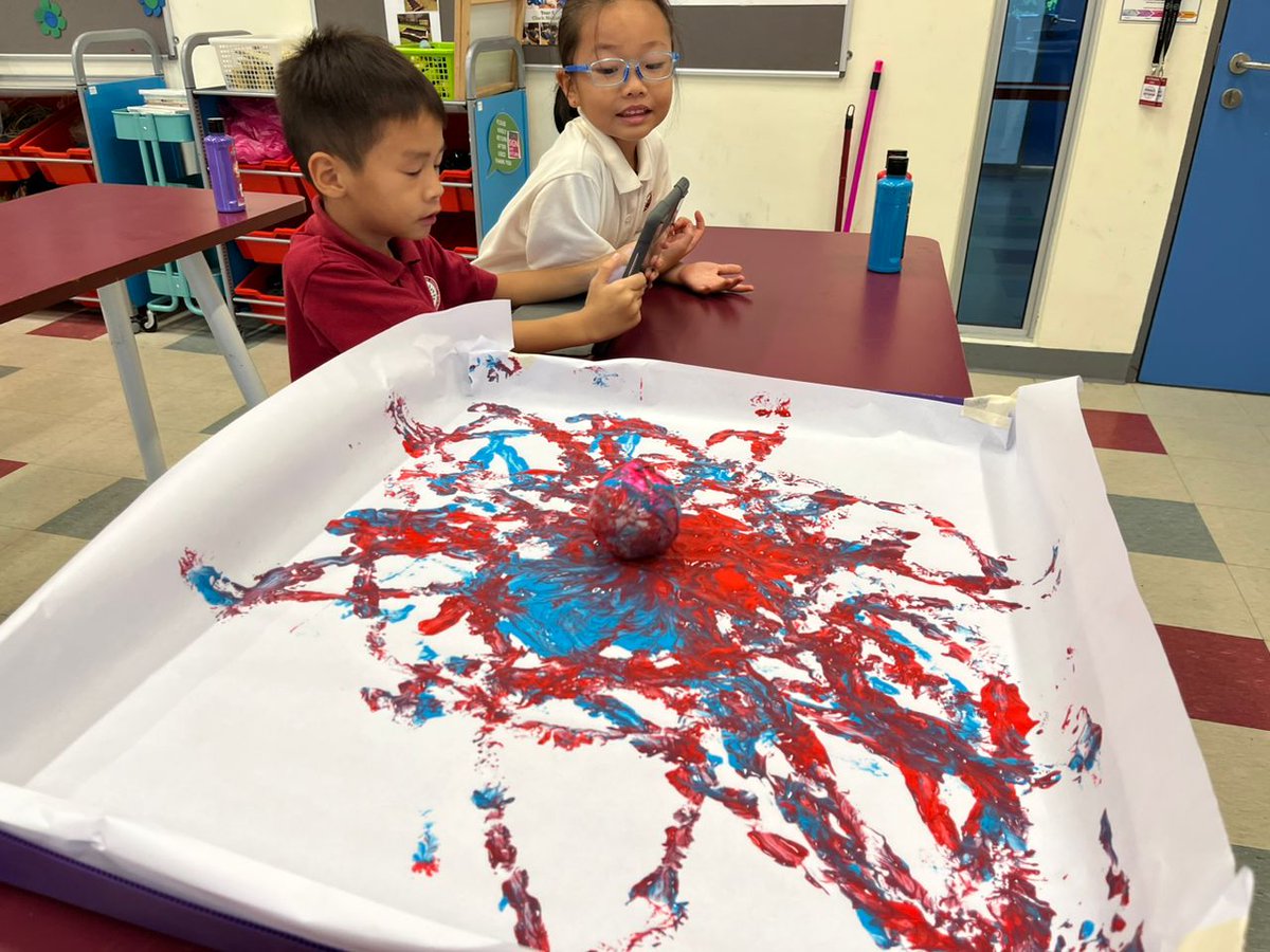 yesmsbbebs's tweet image. We made some Jackson Pollock style paintings using Sphero. Super fun! @SpheroEdu @HELPISKL #his_learning #year_1