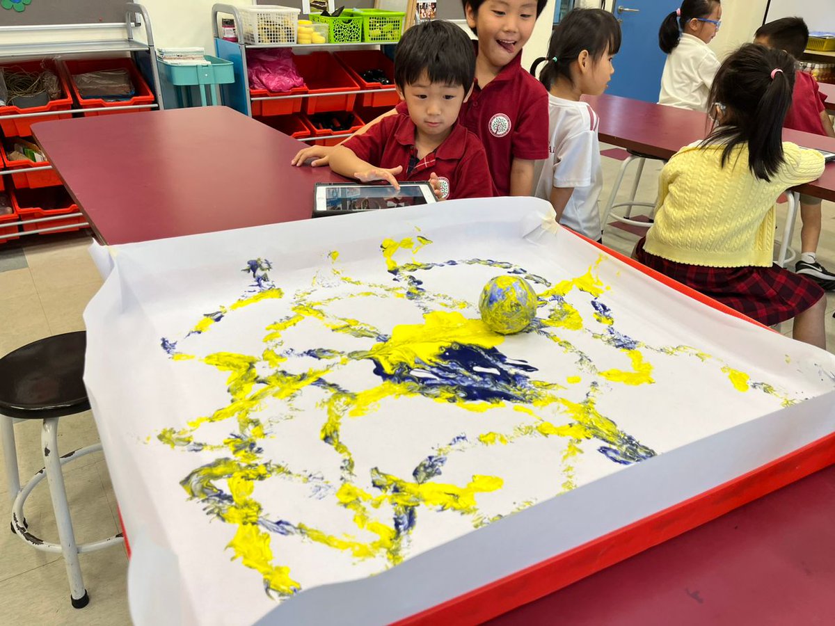 yesmsbbebs's tweet image. We made some Jackson Pollock style paintings using Sphero. Super fun! @SpheroEdu @HELPISKL #his_learning #year_1
