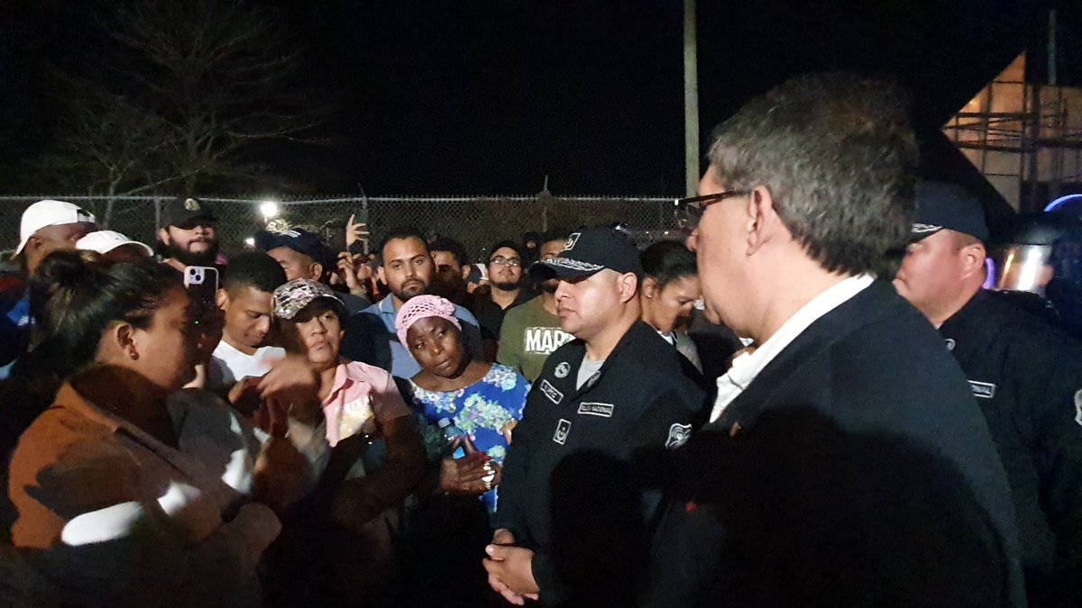 IDAANinforma's tweet photo. A las 10:30 p.m. del lunes 3 de abril el IDAAN acuerda con los moradores de las barriadas de Costa Oeste de La Chorrera, iniciar el martes 4 de abril trabajos de interconexión para independizar la línea de 12" que los abastece en búsqueda de mejorar la presión y la continuidad. https://t.co/Zk4AddXIV7
