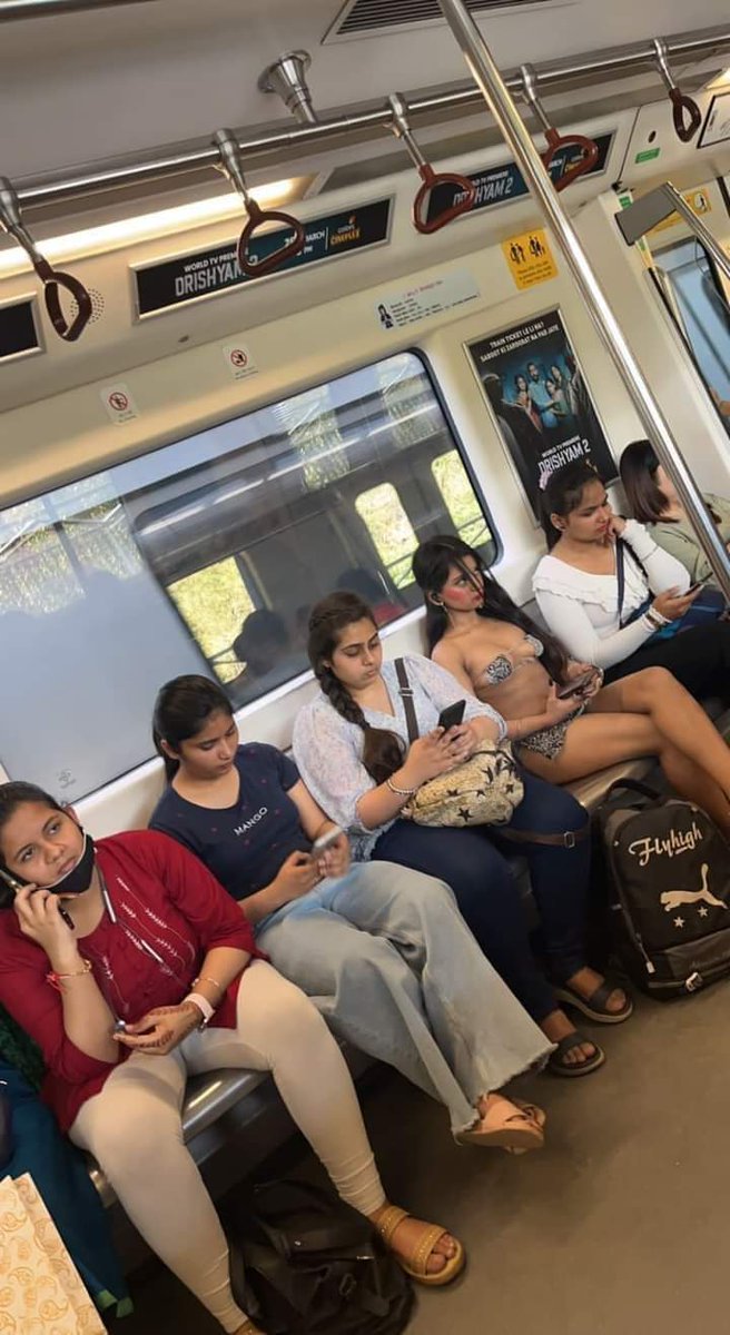 netrasharma's tweet photo. @OfficialDMRC @DelhiPolice नग्न रील बनाने वाले दिल्ली मेट्रो को भी नहीं छोड़ रहे। बेहूदगी के कारण आसपास की महिलाओं के ���िर भी शर्मिंदगी में झुके हुए हैं। सभ्य कहे जाने वाले समाज में सार्वजनिक प्लेस पर हो रही इस नग्नता पर आवश्यक कानूनी कार्रवाई होनी चाहिये। https://t.co/EQjxe5Y8nG