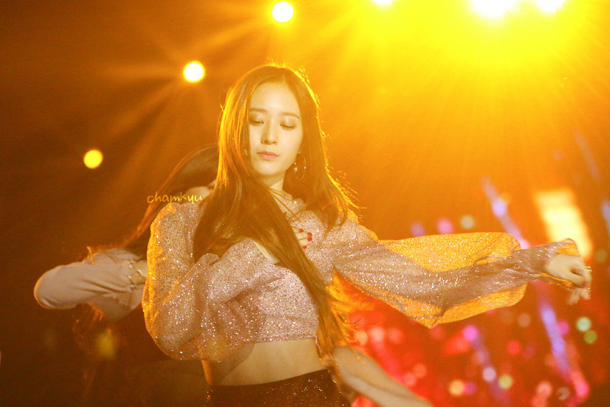 ✦ 𝐬𝐨𝐥𝐢𝐭𝐚𝐫𝐲 ✦ tweet media