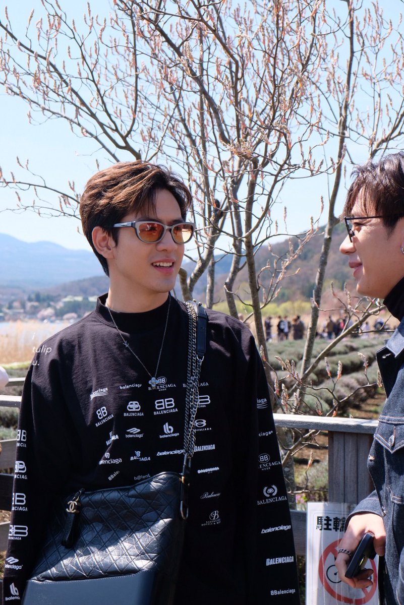 Mynt_cho20's tweet photo. คุนฟิล์มมาถึง ก็ฟ้องทุกคนเลย
ว่าแจมหลับตลอดทาง 😂
ก็ลูกผมกำลังโตคุนหนิ 
@RachataJam @film_tnp20 
#TRAViZGOxJamFilm #JamFilm 
#FilmThanapat #JamRachata https://t.co/vokDoCVhqV