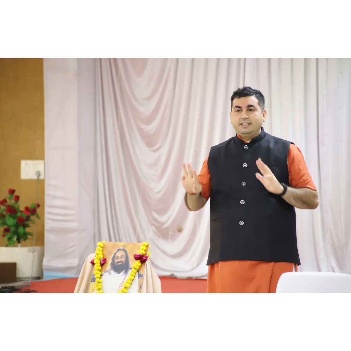 jitubhaiyajgd's tweet photo. Over the past weekend, I conducted a packed #ArtofLiving #IntuitionProcess program in #Vadodara for more than 30 #children, where I introduced them to the vast possibilities of the world. #sixthsense #intuitiveabilities #srisri #srisriravishankar #jitendrakhimlani https://t.co/QnWUBMnvCF