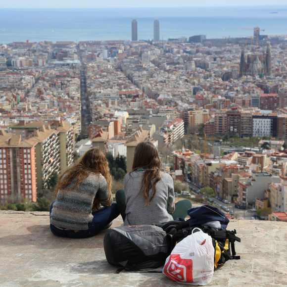 Bon dia catalans.

La darrera polèmica de la ciutat de Barcelona és la massificació dels Búnkers del Carmel, per part de turistes i joves. Com això ha despertat una certa polèmica, m'he pres la molèstia de preguntar-li a tots els candidats a l'alcaldia de Barcelona què en pensen.