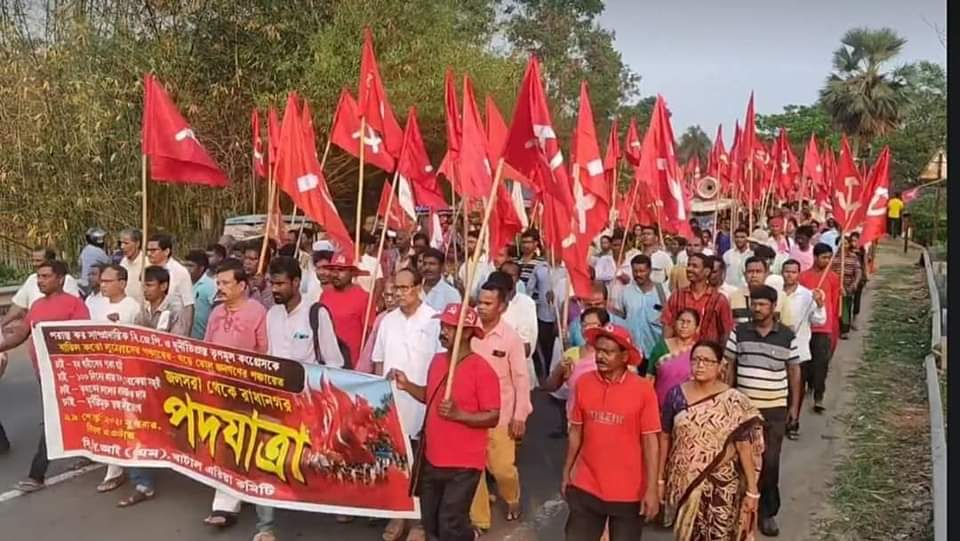 el__fuser's tweet image. Defying #TMCTerror Ghatal, WB witnessed a protest rally against corruption in recruitments, municipalities &amp;amp; PMAY. The rally also condemned non-allocation of funds to WB for MGNREGA &amp;amp; PMAY. Comrades Sushanta Ghosh, Pratikur Rahman &amp;amp; others participated in the rally. #CPIM