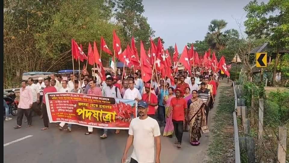 el__fuser's tweet image. Defying #TMCTerror Ghatal, WB witnessed a protest rally against corruption in recruitments, municipalities &amp;amp; PMAY. The rally also condemned non-allocation of funds to WB for MGNREGA &amp;amp; PMAY. Comrades Sushanta Ghosh, Pratikur Rahman &amp;amp; others participated in the rally. #CPIM