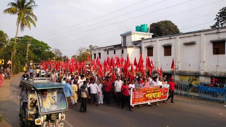 el__fuser's tweet image. Defying #TMCTerror Ghatal, WB witnessed a protest rally against corruption in recruitments, municipalities &amp;amp; PMAY. The rally also condemned non-allocation of funds to WB for MGNREGA &amp;amp; PMAY. Comrades Sushanta Ghosh, Pratikur Rahman &amp;amp; others participated in the rally. #CPIM