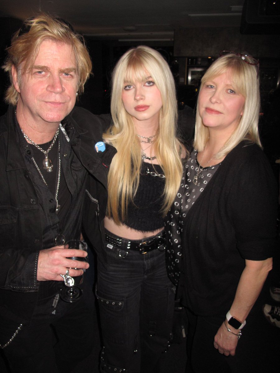 stephenmahoneym's tweet photo. My pix of artist Mark Campbell, his singer songwriter daughter &amp; his wife at #KevinODowd poet 'Reflections in Rhyme' book launch  @karmasanctumldn  organised by @dobbinlloyd Kevin's text has illustrations some by his brother @BoyGeorge &amp; others by artists which #MarkCampbell is 1 https://t.co/ip7329x94c