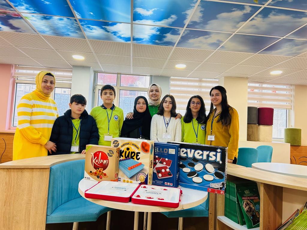 ByknCmhrytoo's tweet photo. İlçe geneli yapılan akıl ve zeka oyunları turnuvasında beş kategoriden 3 tane birincilik alan öğrencilerimizi tebrik ederiz. @Baykanmem @mem_siirt @SlvErkl https://t.co/5CoWxen3nn
