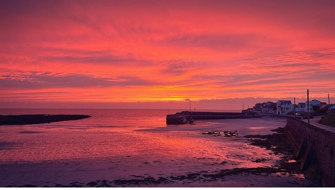 Sunrise over the Rush Harbour😍
#Rush #Dublin #Fingal #Harbour 
📸 <a href="/NuaPhoto/">Nua Photography</a>