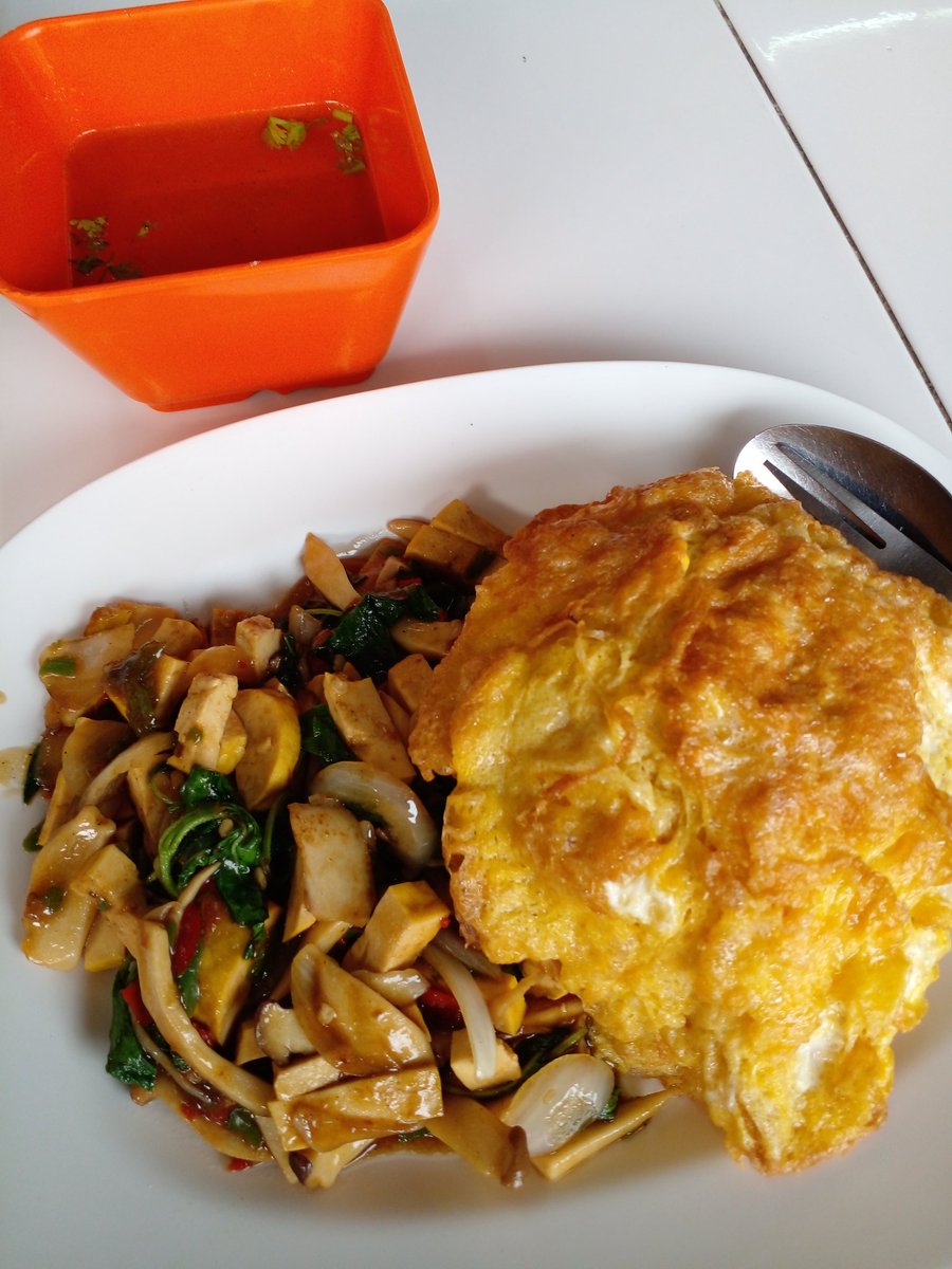 NoiRachen's tweet photo. #ข้าวกะเพรา #เต้าหู้ #เห็ดนางรมหลวง #เห็ดออรินจิ #น้ำซุปฟรี #50บาท #กินง่ายถ่ายคล่อง #ร้านตามสั่ง #ไม่แพง #อาเขต #เชียงใหม่ https://t.co/CyucjIBHzX
