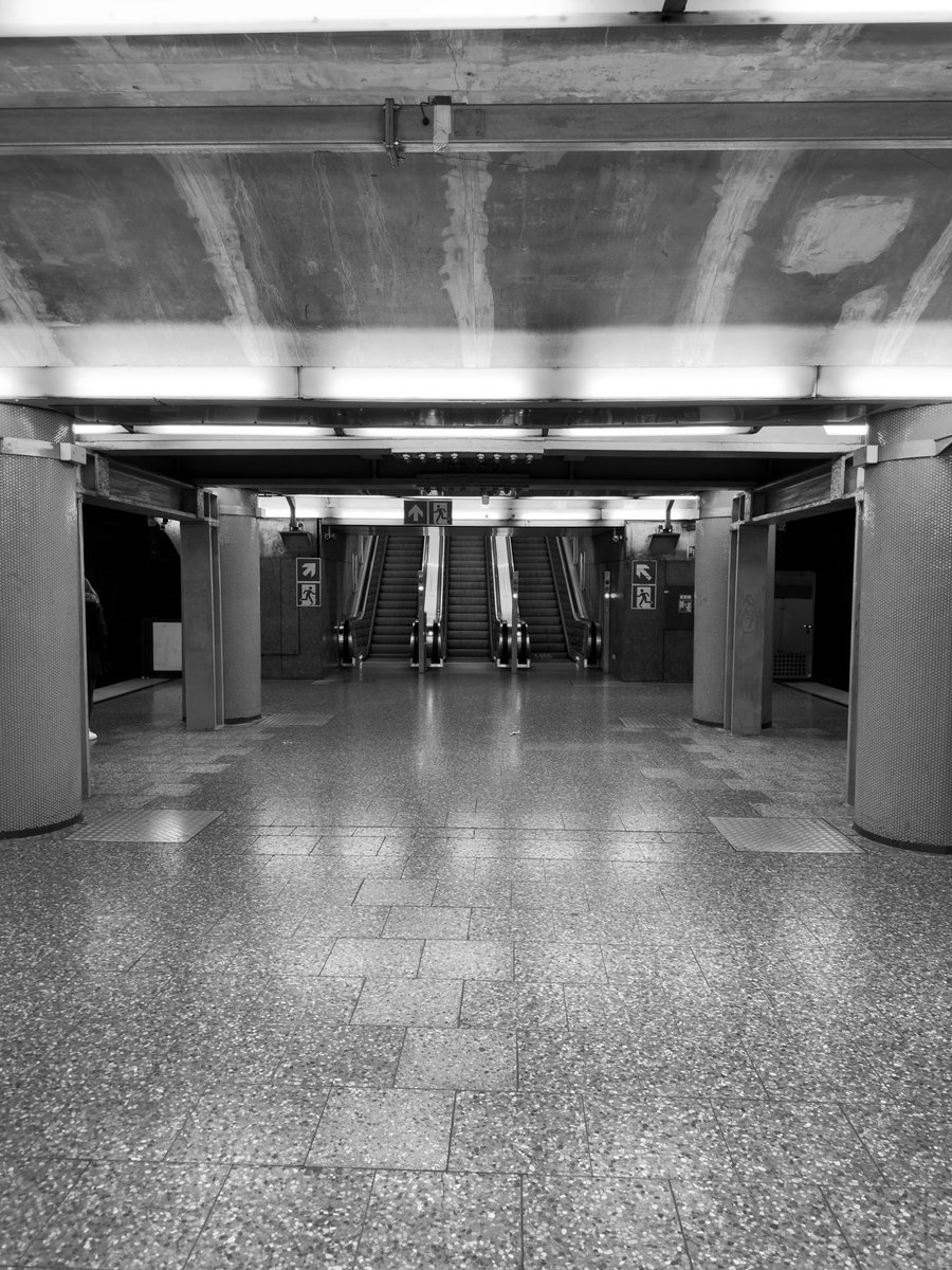 WeedAdd's tweet image. Pocci #poccistrasse #münchen #minhen #minken #munich #uban #station #ubahn #ubahnstation #bandw #blackandwhite