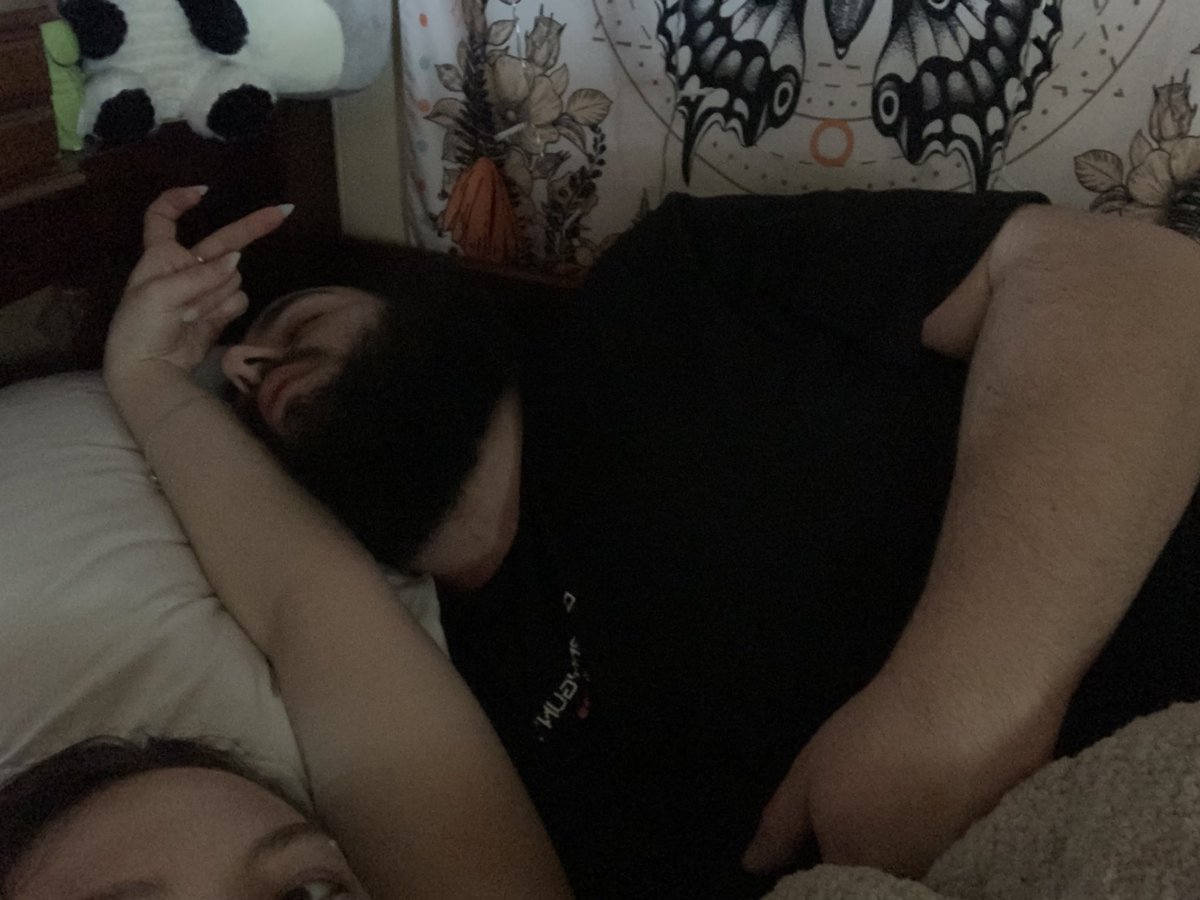 annagreeenn's tweet photo. what is sleep 😶 https://t.co/ZZ5Ew3PTqp