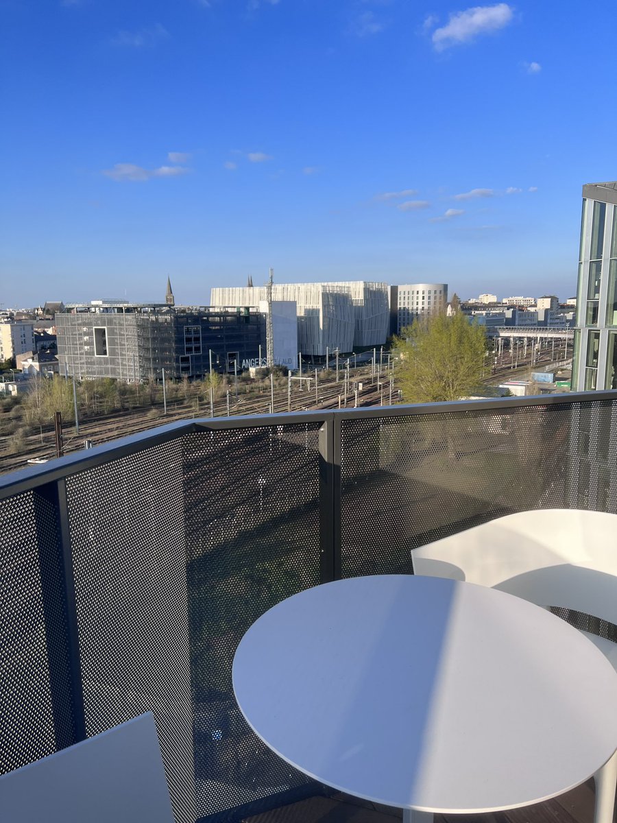 hillairepatrice's tweet photo. Inauguration du nouvel espace de coworking à #Angers #LePOD avec à la manette @MattLcq magnifique espace 😍😍  Bravo @pierregiboire 

Merci @rosanjou @C_Nebbula @DelpheF pour ces échanges comme nouvel arrivant à @Angers pour @playmoweb https://t.co/kKTlC1vqF1