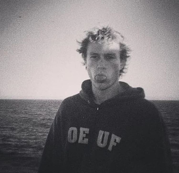 RPATZLEDGER's tweet photo. happy heavenly birthday heath ledger <3 https://t.co/Q8rsHZzzOj
