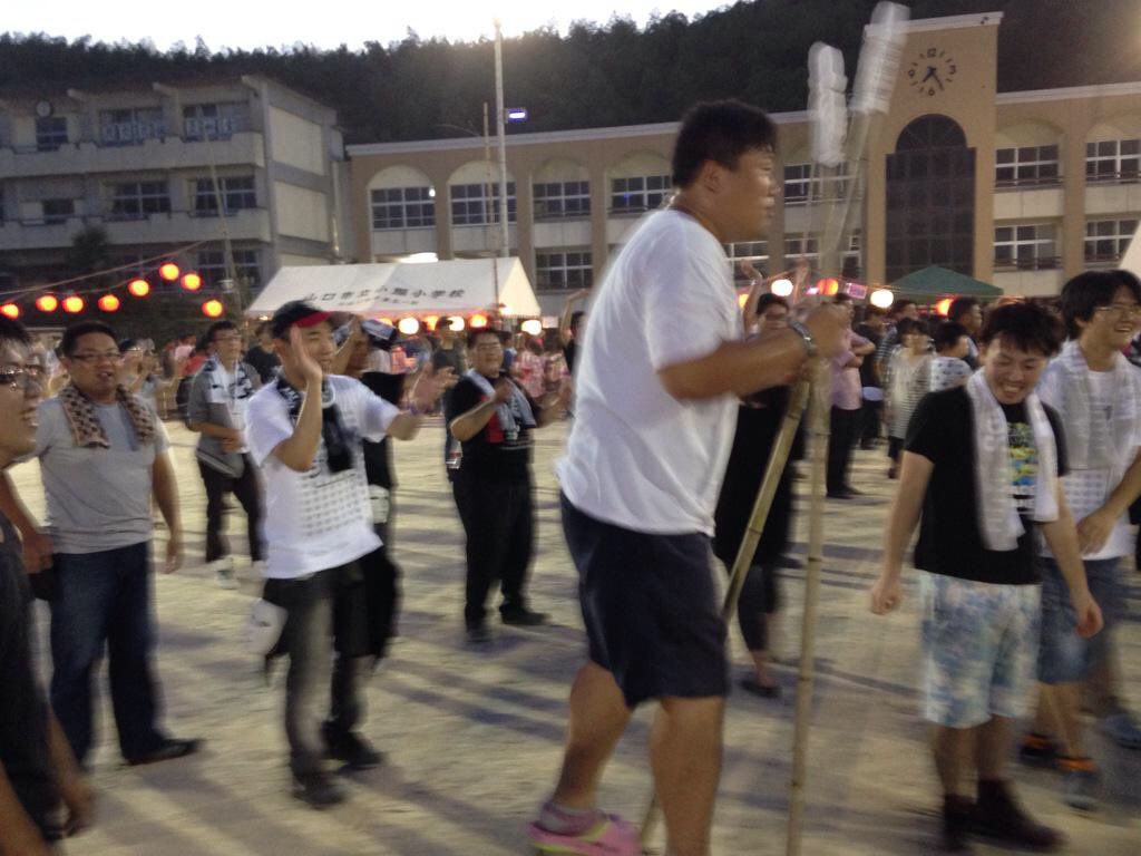 DisasterWhite's tweet photo. やっぱ男は背中で語らないとね https://t.co/1iXpKvLANX