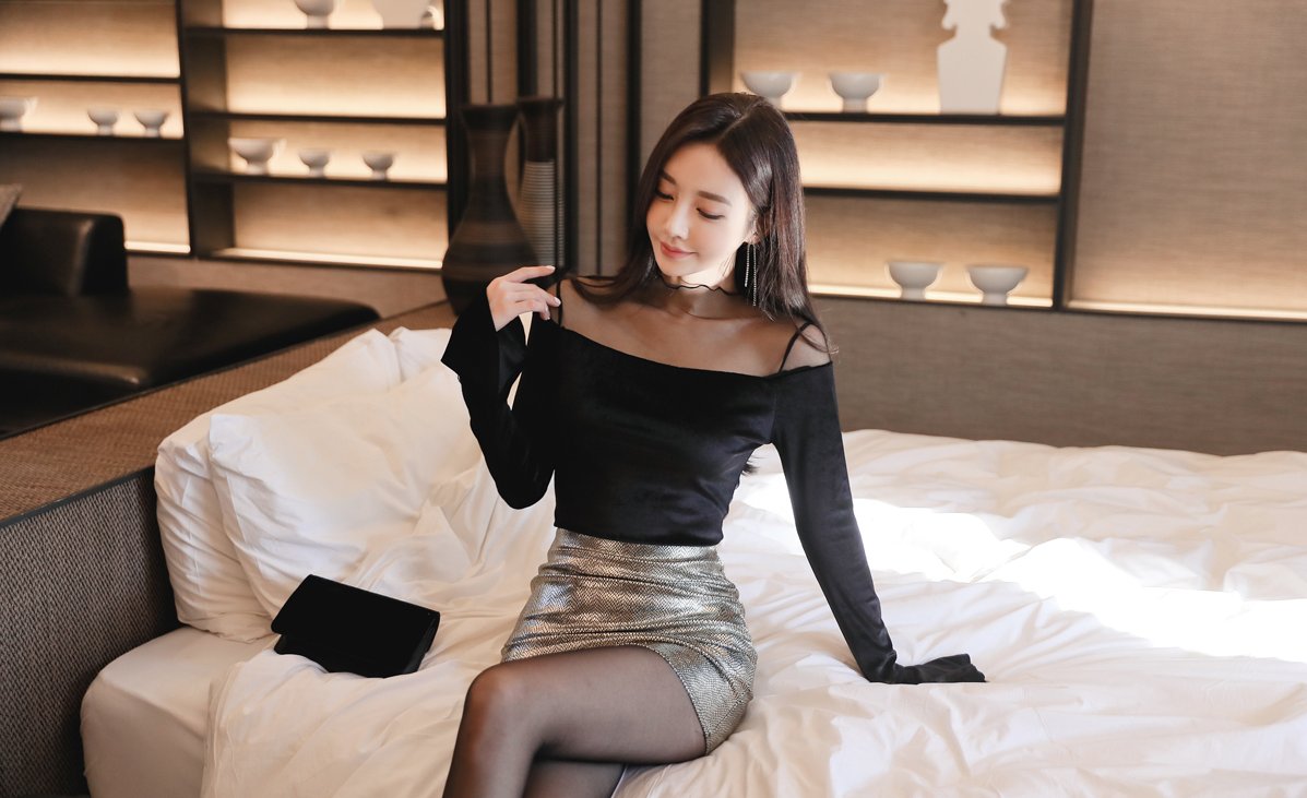 Yoonjoo_lust's tweet photo. 今天孙允珠的黑丝肉缝里塞着你的鸡巴模倒成的震动棒，拍摄的时候只能夹紧双腿掩盖小穴的瘙痒。还��还完衣服就被扑倒在床上，撕开裤袜裆部，肉棒疯狂抽插着孙允珠的骚逼，在孙允珠的淫叫声中，滚烫的精液射进了她饥渴的阴道里。
#孙允珠 #黑丝 #YY #意淫 https://t.co/Eyjx9ik3mI