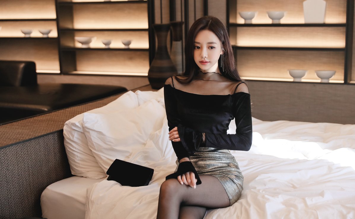 Yoonjoo_lust's tweet photo. 今天孙允珠的黑丝肉缝里塞着你的鸡巴模倒成的震动棒，拍摄的时候只能夹紧双腿掩盖小穴的瘙痒。还��还完衣服就被扑倒在床上，撕开裤袜裆部，肉棒疯狂抽插着孙允珠的骚逼，在孙允珠的淫叫声中，滚烫的精液射进了她饥渴的阴道里。
#孙允珠 #黑丝 #YY #意淫 https://t.co/Eyjx9ik3mI