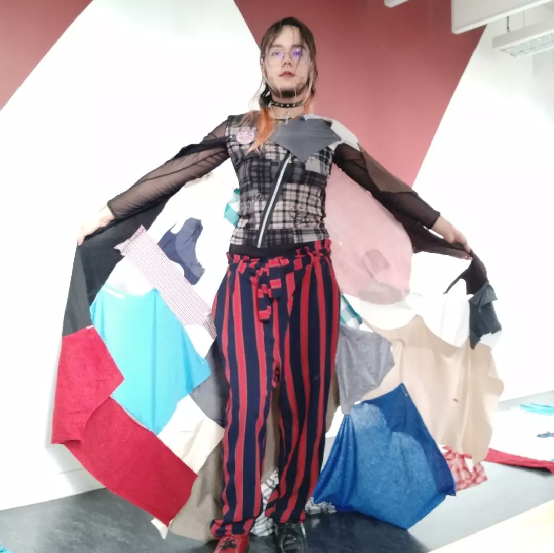 Greuh_Nouille's tweet photo. Clothes skin chaotic patchwork

#art #artpiece #tissue #clothes #patchwork #plasticart #clotheskin #frankenstein #assemblage #artstudent #artstudies #artproject #textileart #cutting #safetypins #removable #collage #textilecollage #clothescollage #beauxarts #beauxartsstudient https://t.co/3BzylBY5wH