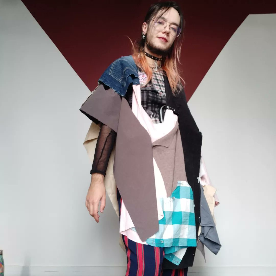 Greuh_Nouille's tweet photo. Clothes skin chaotic patchwork

#art #artpiece #tissue #clothes #patchwork #plasticart #clotheskin #frankenstein #assemblage #artstudent #artstudies #artproject #textileart #cutting #safetypins #removable #collage #textilecollage #clothescollage #beauxarts #beauxartsstudient https://t.co/3BzylBY5wH