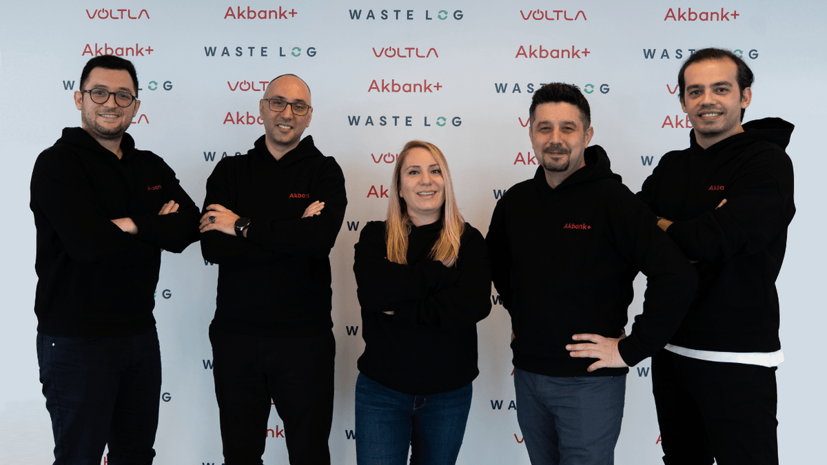 webrazzi's tweet photo. Akbank, Waste Log ve Voltla girişimlerinin her birine 500 bin dolar yatırım yaptı https://t.co/koJHen8TBt https://t.co/x95TSK6keo