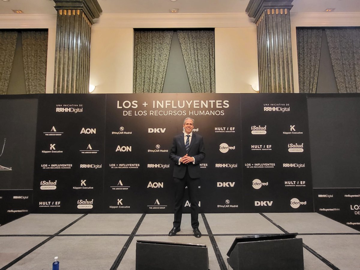 LeroyMerlinCorp's tweet photo. Nuestro compañero Eloy del Moral ha sido incluido en el Top 50 de los profesionales más influyentes del sector de RRHH. La gala de 'Los + Influyentes de los Recursos Humanos' de @RRHHDigital tuvo lugar el pasado jueves 30 de marzo. https://t.co/cJWjtt6s2y https://t.co/zBEI3WBigM