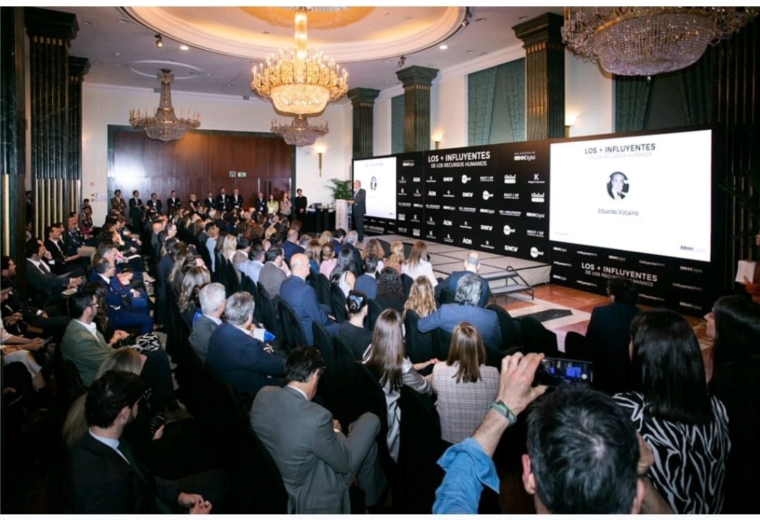 Nuestro compañero Eloy del Moral ha sido incluido en el Top 50 de los profesionales más influyentes del sector de RRHH. La gala de 'Los + Influyentes de los Recursos Humanos' de <a href="/RRHHDigital/">RRHH DIGITAL</a> tuvo lugar el pasado jueves 30 de marzo. rrhhdigital.com/secciones/even…