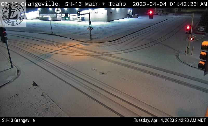 NWSMissoula's tweet photo. (1:50am PDT 4/4) -
Areas of moderate snow causing snow covered roads around #Grangeville and White Bird Grade. Periods of snow to continue well into the morning hours. Allow a little extra time for the morning commute. #idwx #US95 https://t.co/iQc300eqn5