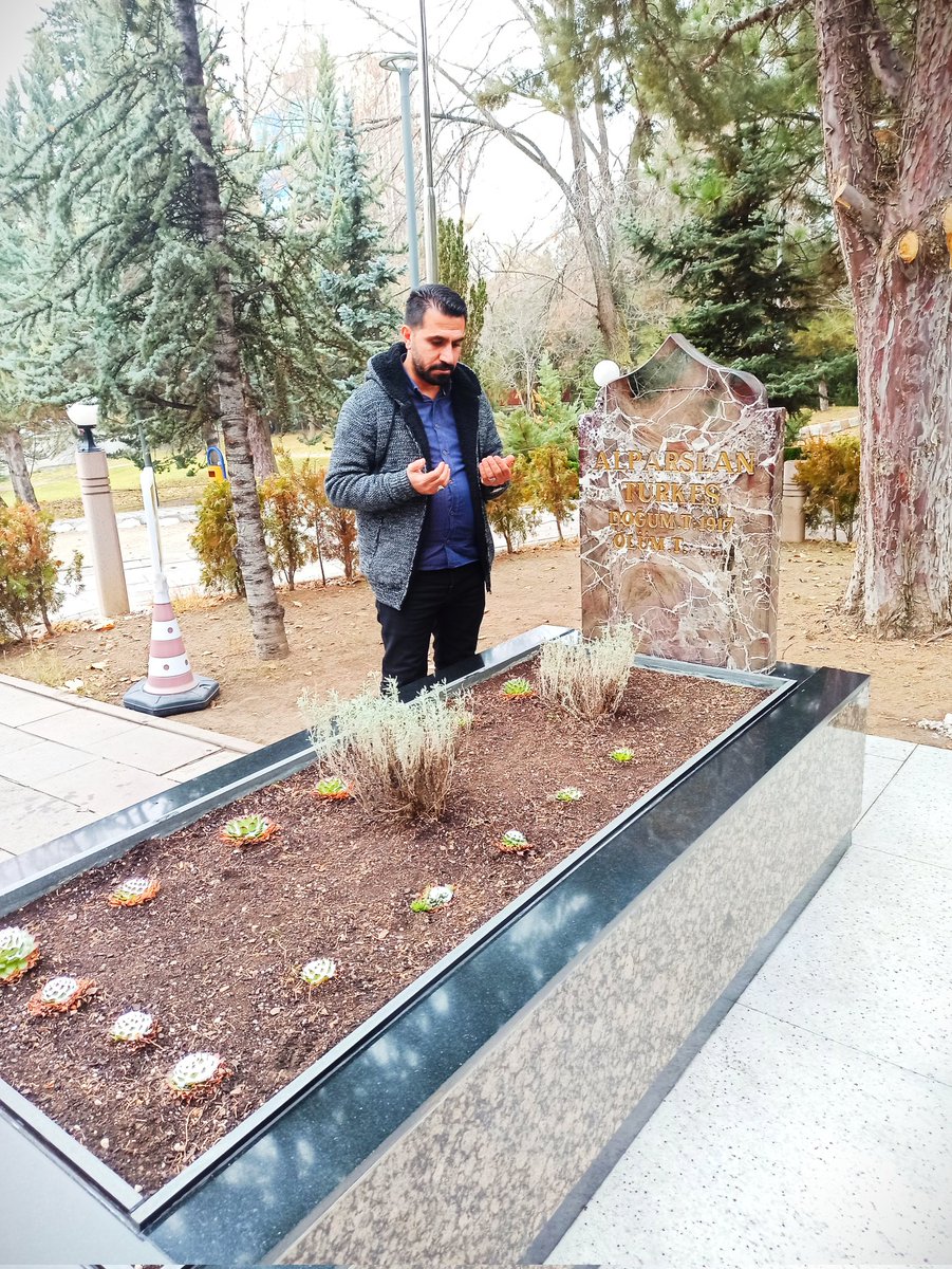 ibrahimkaramhp's tweet photo. "Ülküsüz insan çamurdan farkı olmayan bir varlıktır."
- Alparslan Türkeş https://t.co/pygWcpuvn6
