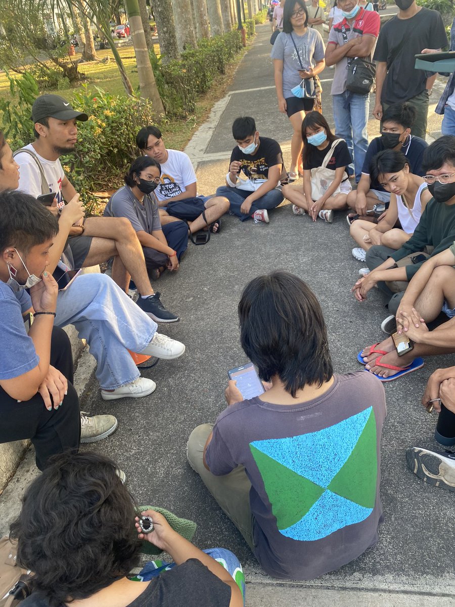 uplbperspective's tweet photo. Matapos ang programa, naglunsad ng isang focus group discussion ukol sa pagpapahirap ng Masagana 99 sa mga magsasaka, at kung paano ginagamit ng estado ang IRRI para sa interes ng mga dayuhan.
#ShutDownIRRI
#NoToGoldenRice https://t.co/1GbRaQsfJv