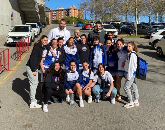 AEMinguella's tweet photo. El cadet femení al torneig de Girona. Amb Marc Gasol @MarcGasol i Èric Vila @Eric4Vila https://t.co/rgzpoxxFoA