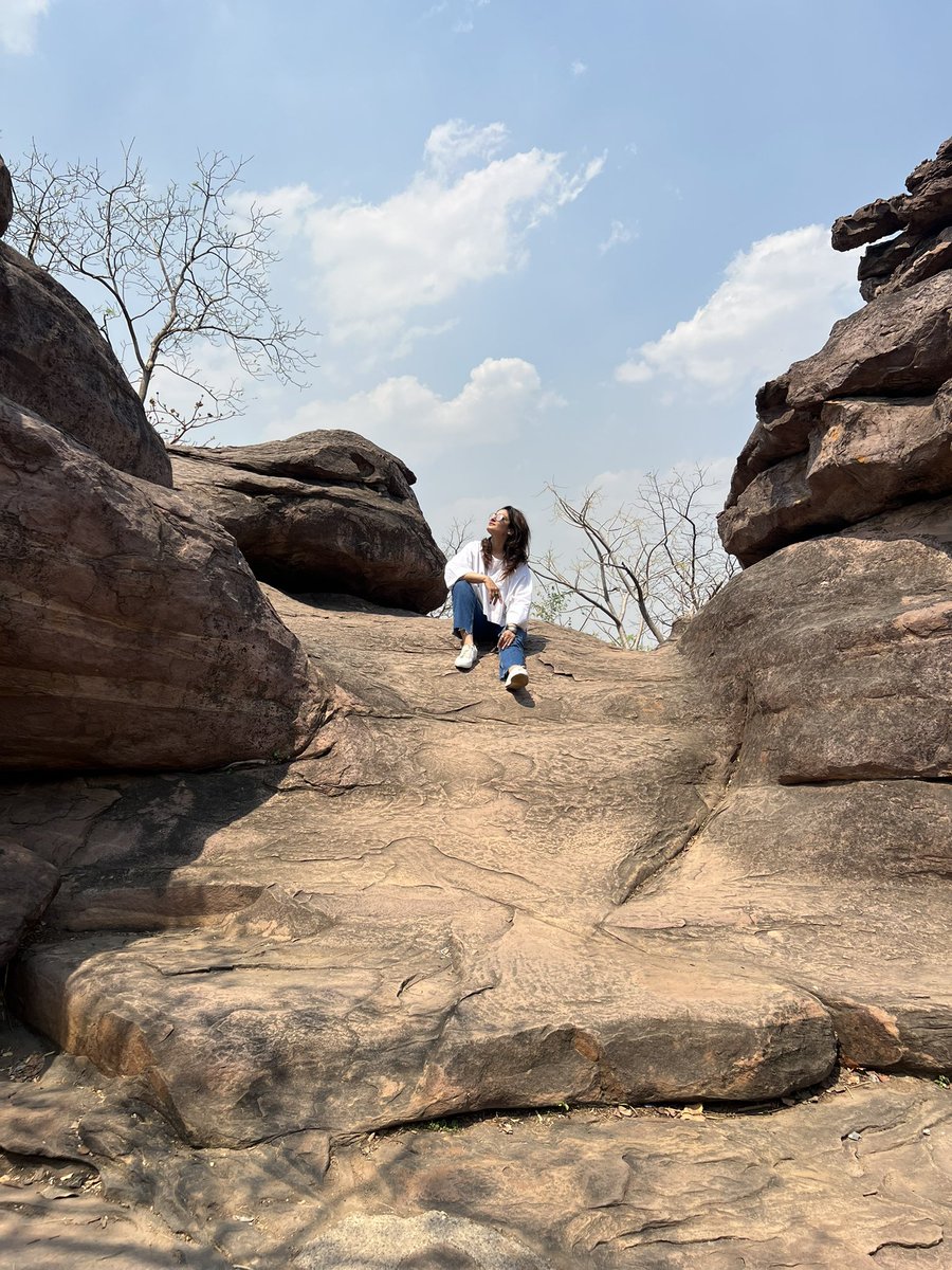 TandonRaveena's tweet photo. Day well spent seeing the artwork of our ancestors.Some dating back 10 thousand years.The way they lived, danced,painted,hunted.A shout out to @mptourism , team”Bhimbetka”keeping the heritage site clean aswell as maintaining the sanctity/serenity of our ancients #incredibleindia https://t.co/S8qWwR8h0e