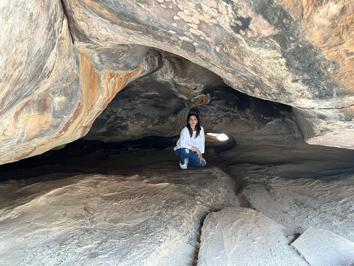 TandonRaveena's tweet photo. Day well spent seeing the artwork of our ancestors.Some dating back 10 thousand years.The way they lived, danced,painted,hunted.A shout out to @mptourism , team”Bhimbetka”keeping the heritage site clean aswell as maintaining the sanctity/serenity of our ancients #incredibleindia https://t.co/S8qWwR8h0e